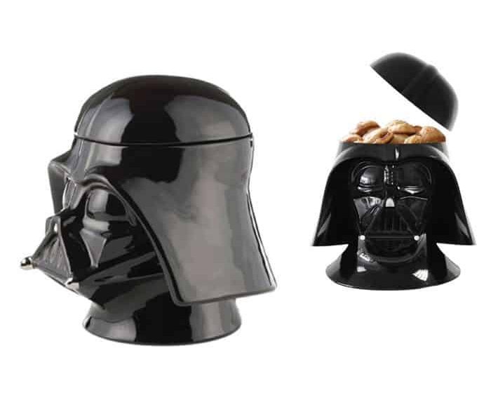 La boite à gàteaux du masque de Dark Vador nourrit le côté obscur