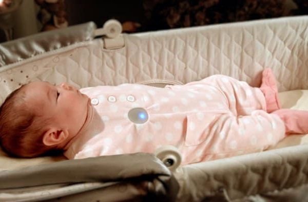 Bébé agité la nuit ? Le bouton Monbaby veille au grain