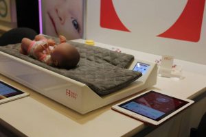 plan à langer qui suit la prise de poids de bébé Hatch Baby