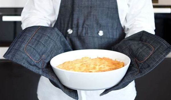 Le tablier de cuisine professionnel Royal VKB a des gants anti chaleur