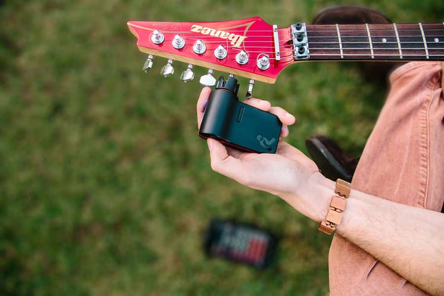 Roadie Tuner, un accordeur de guitare automatique connecté
