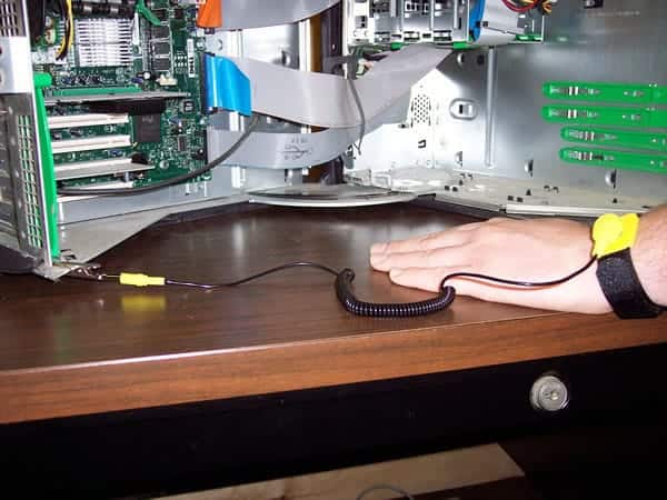 Ce bracelet permet de se décharger de l’électricité statique