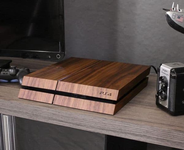 Une coque PS4 et Xbox One custom en vrai bois