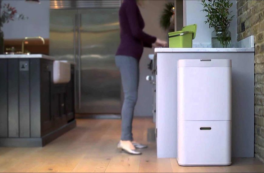 La poubelle Totem de Joseph Joseph fait le tri sélectif dans la cuisine