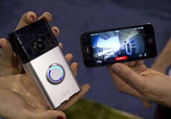 L’interphone connecté Ring : un portier video WiFi de poche