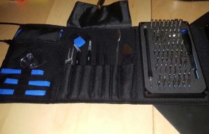 La trousse à outils informatique iFixit peut aussi réparer les smartphones