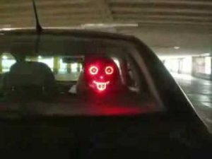 signal lumineux led pour lunette arrière humeur au volant
