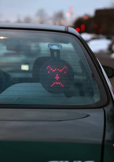 Ce signal pour lunette arrière reflète votre humeur au volant