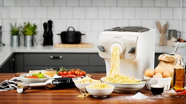 La machine à pâtes Philips HR2355 les rend fraîches et maison