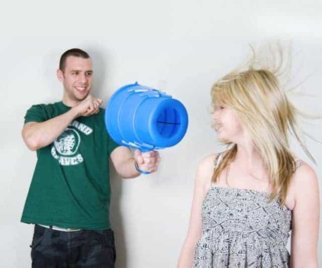 Airzooka est un canon à air comprimé inoffensif incroyablement fun