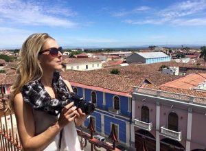 Remplacez votre sangle pour appareil photo par ce foulard fashion