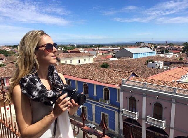 Remplacez votre sangle pour appareil photo par ce foulard fashion