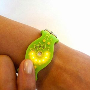 capteur bracelet UV Sunfriend contre les dangers exposition au soleil