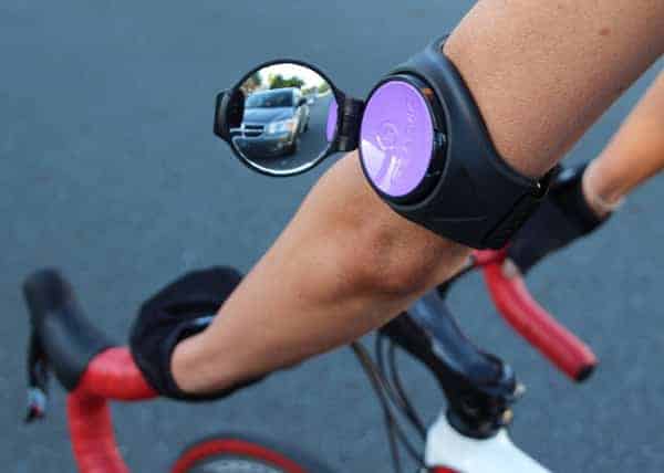 Rearviz est un rétroviseur pour vélo de course ou de ville universel