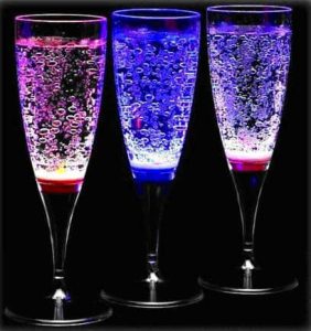 flûte à champagne lumineuse et originale pour cocktail fluo design