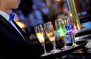 flûte à champagne lumineuse et originale pour cocktail fluo design