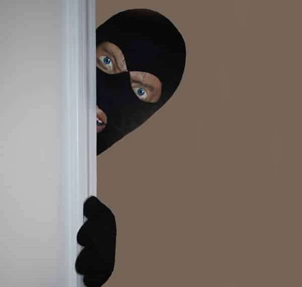 Le faux cambrioleur Scary Intruder, pour faire peur à ses amis