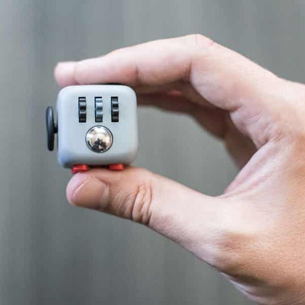 Fidget Cube, un dé gadget anti-stress 6 en 1 pour passer ses nerfs