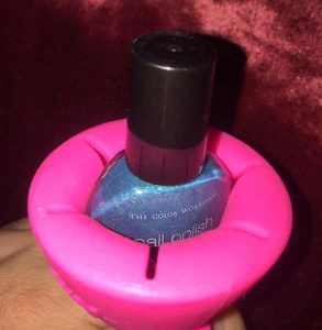 flacon de vernis dans support tweexy rose