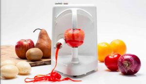 L’épluche fruit électrique de Pelamatic facilite vraiment la tâche