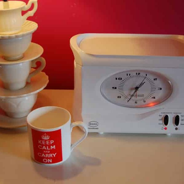 Teasmade est une machine pour faire le thé qui réveille à l’anglaise