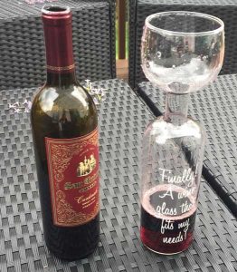verre en forme de bouteille de vin big mouth