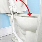 Le lève-abattant WC à pédale évite les scènes de ménage