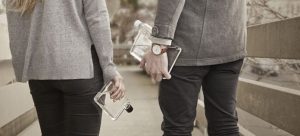 La memobottle™ est une bouteille d’eau en plastique plate, réutilisable et sans BPA