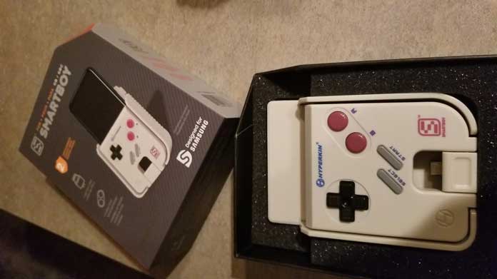 boite de la SmartBoy d'Hyperkin